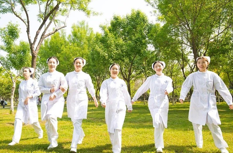 德令哈卫校