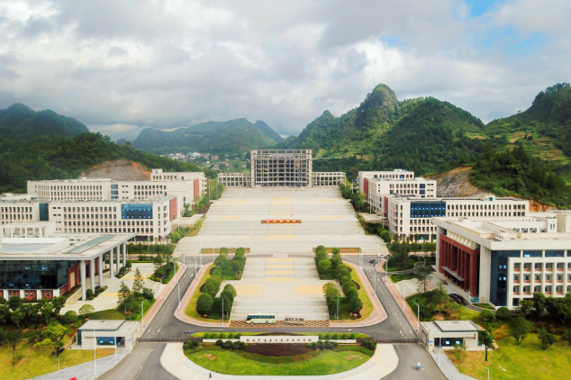 黔南民族医学高等专科学校中专部