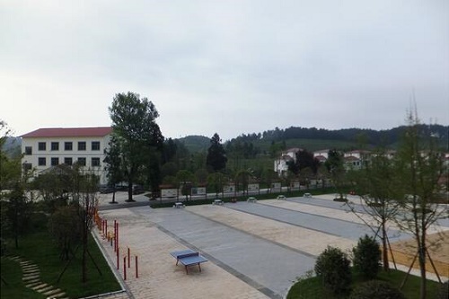 西秀区旧州中学职高班