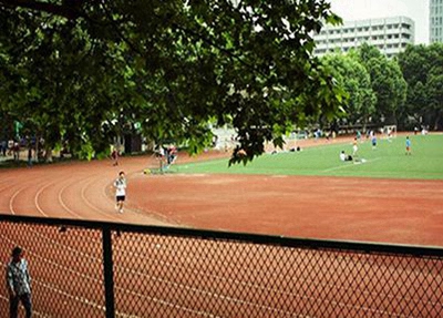 新疆石河子卫生学校2024年学费多少